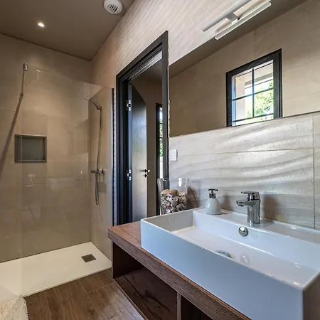 Superbe Maison Climatisee Avec Piscine *